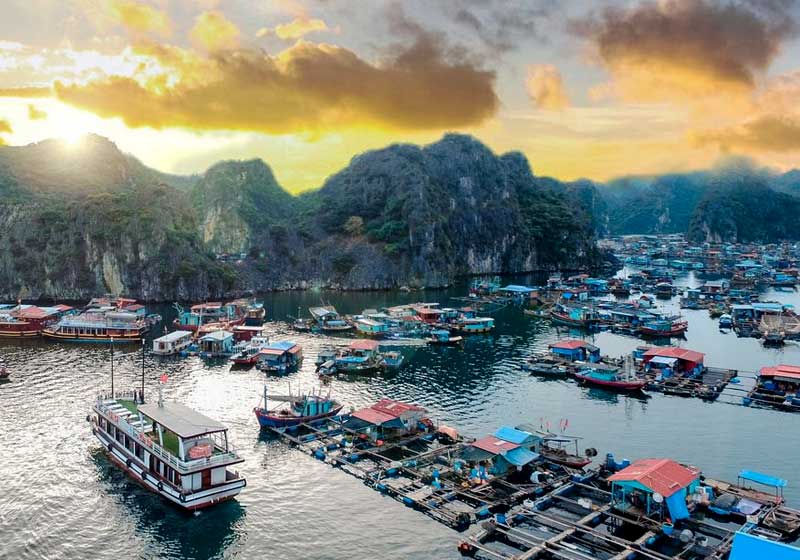 Fishing village in Lan Ha Bay