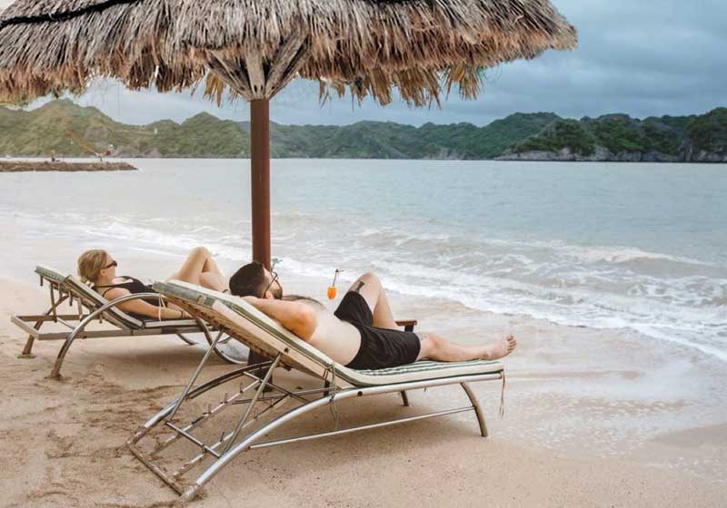 Relax in Cat Ba freedom Island