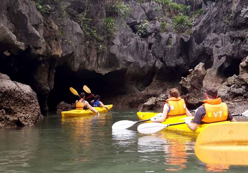 Kayaking in Lan Ha Bay